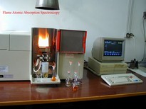 Laboratorio chimico: strumento Assorbimento Atomico